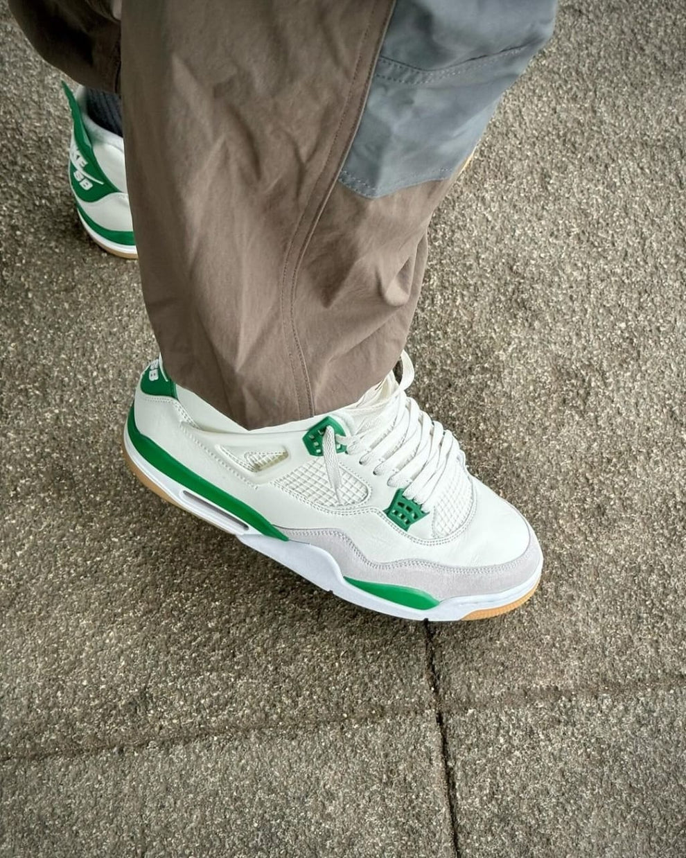 Nike SB x Air Jordan 4 Pine Green - Box Shot