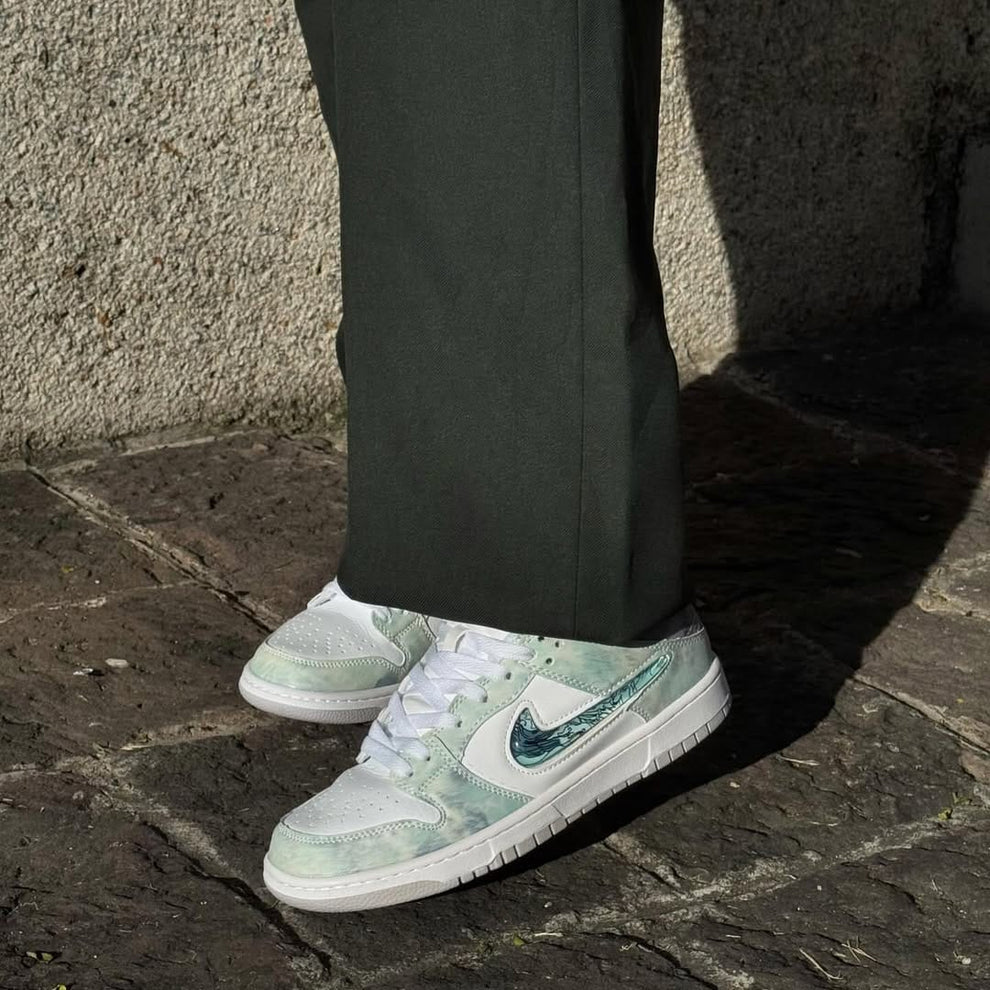 Nike SB Dunk Low Year of the Dragon Steam Puppet - Box Shot