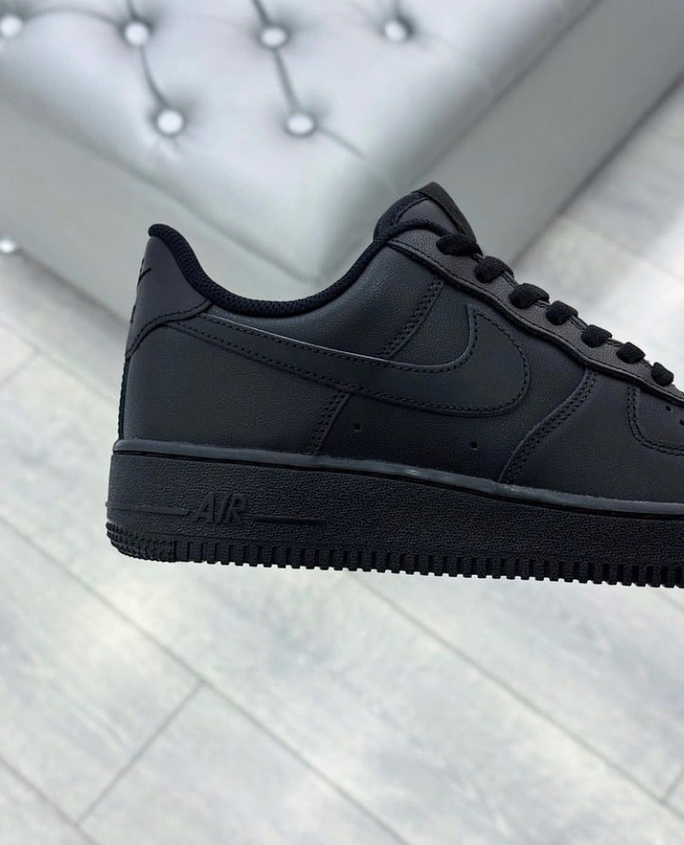 Nike Air Force 1 Low "Triple Black"